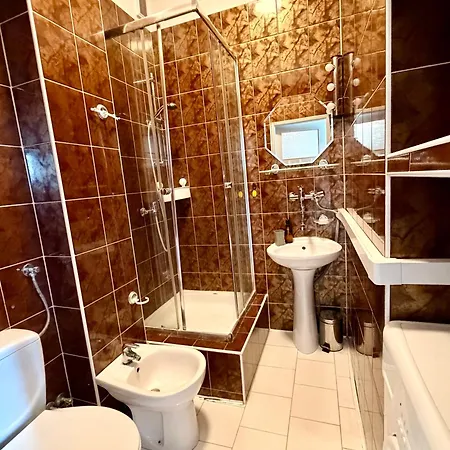 Ohmyhome Grzybowska Park ורשה